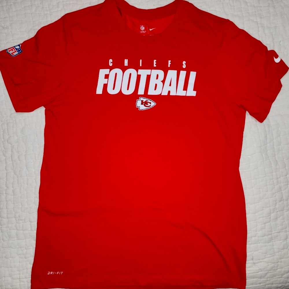 Nike Men's Kansas City Chiefs Dri-FIT Team Issue Legend Short Sleeve T-shirt L